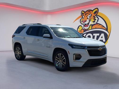 Summit White 2022 Chevrolet Traverse High Country