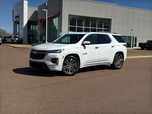 Summit White 2022 Chevrolet Traverse High Country