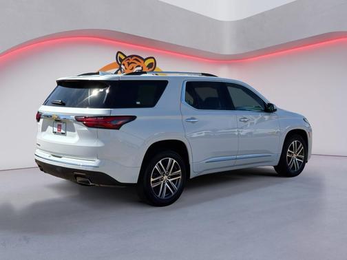 Summit White 2022 Chevrolet Traverse High Country