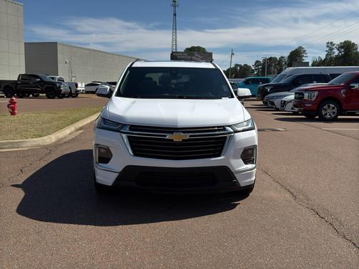 Summit White 2022 Chevrolet Traverse High Country