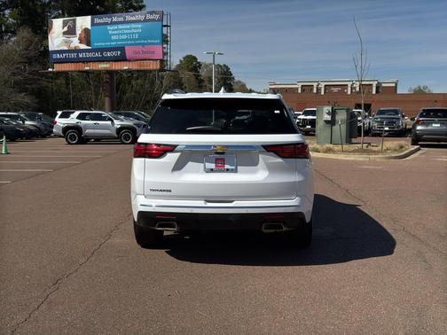 Summit White 2022 Chevrolet Traverse High Country