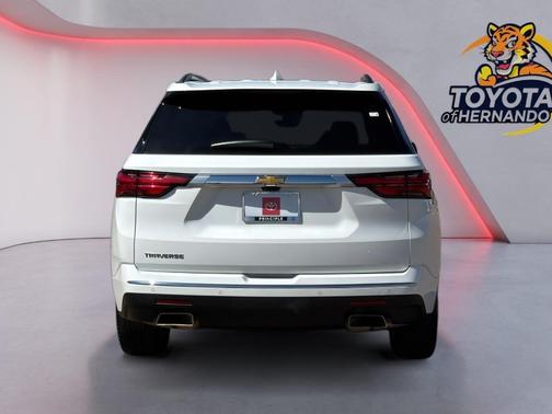 Summit White 2022 Chevrolet Traverse High Country