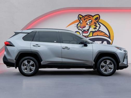 2022 Toyota RAV4 Hybrid SE