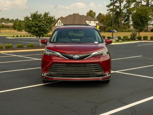 Ruby Flare Pearl 2024 Toyota Sienna XLE