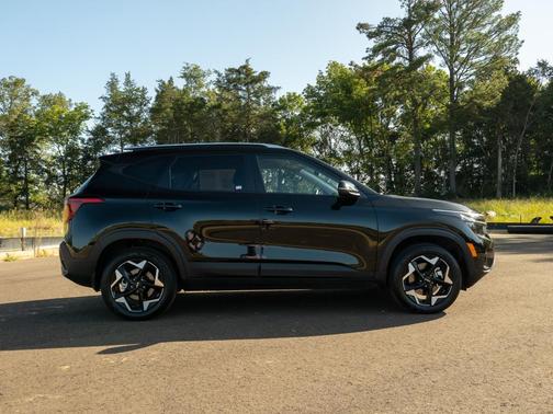 Fusion Black 2025 Kia Seltos S