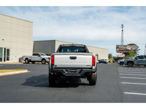 Ice Cap 2025 Toyota Tacoma Hybrid Trailhunter