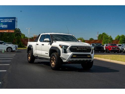 Ice Cap 2025 Toyota Tacoma Hybrid Trailhunter