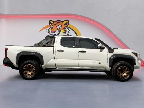 Ice Cap 2025 Toyota Tacoma Hybrid Trailhunter