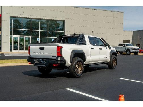 Ice Cap 2025 Toyota Tacoma Hybrid Trailhunter