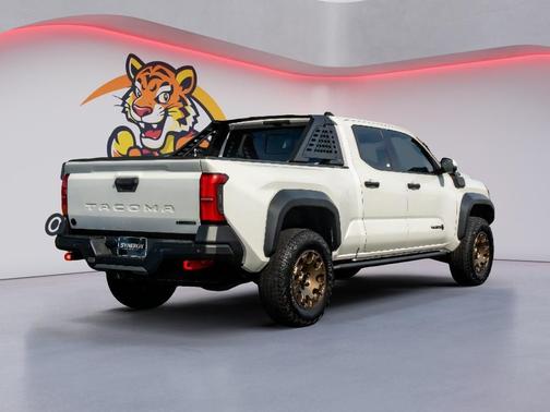 Ice Cap 2025 Toyota Tacoma Hybrid Trailhunter