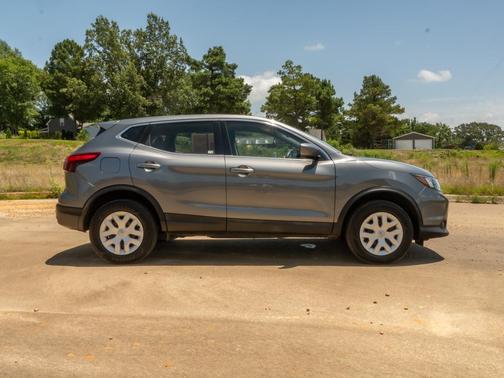 Gun Metallic 2018 Nissan Rogue Sport S