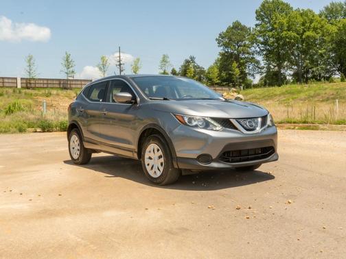 Gun Metallic 2018 Nissan Rogue Sport S