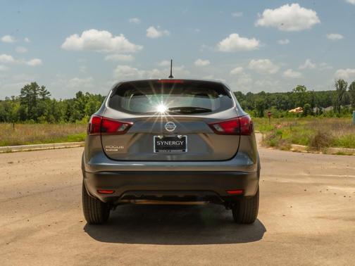 Gun Metallic 2018 Nissan Rogue Sport S