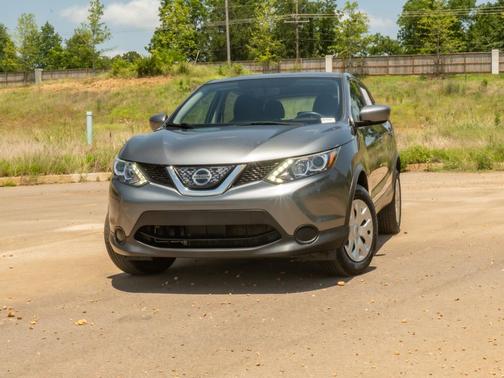 Gun Metallic 2018 Nissan Rogue Sport S