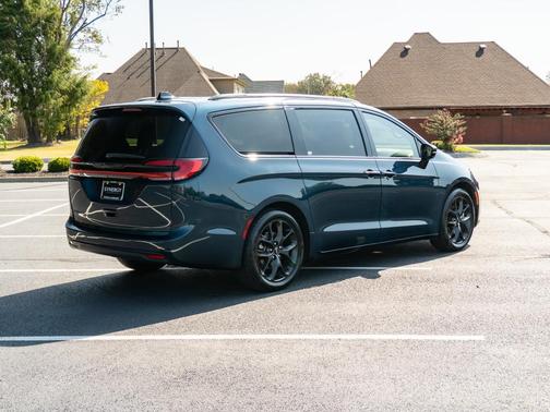 Fathom Blue Pearlcoat 2025 Chrysler Pacifica Limited