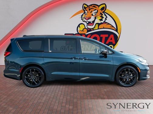 Fathom Blue Pearlcoat 2025 Chrysler Pacifica Limited