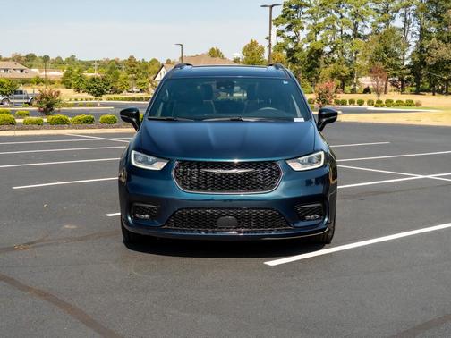Fathom Blue Pearlcoat 2025 Chrysler Pacifica Limited
