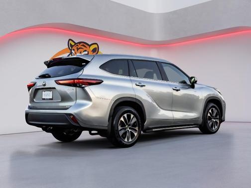 2024 Toyota Highlander Hybrid XLE