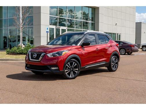Cayenne Red/Super Black 2018 Nissan Kicks SR