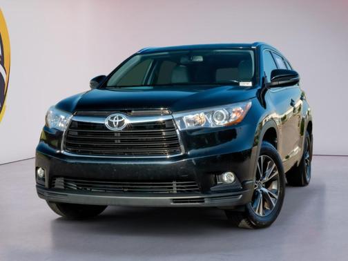 Midnight Black Metallic 2016 Toyota Highlander XLE