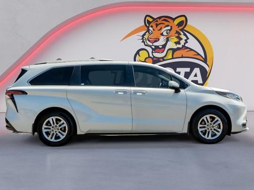 Wind Chill Pearl 2022 Toyota Sienna Limited