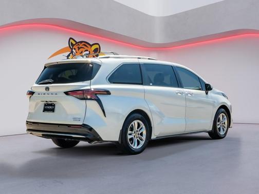 Wind Chill Pearl 2022 Toyota Sienna Limited
