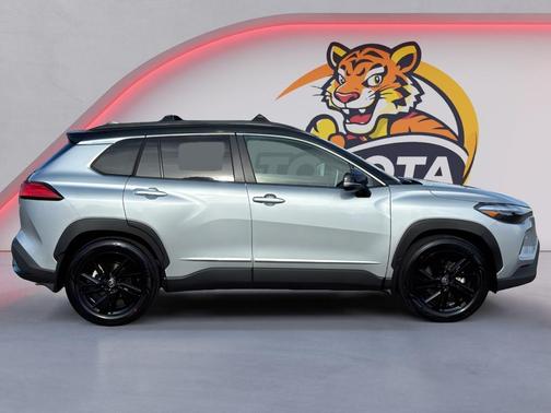 Sonic Silver/Jet Black 2026 Toyota Corolla Hybrid SE