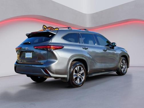 2020 Toyota Highlander Hybrid XLE