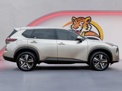 Champagne Silver Metallic 2024 Nissan Rogue SL