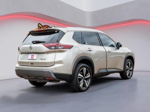 Champagne Silver Metallic 2024 Nissan Rogue SL