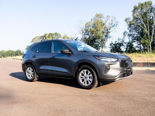Carbonized Gray Metallic 2025 Ford Escape Active