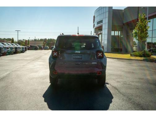 Slate Blue Pearlcoat 2021 Jeep Renegade Latitude