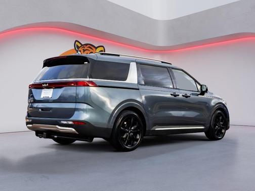 2023 Kia Carnival SX