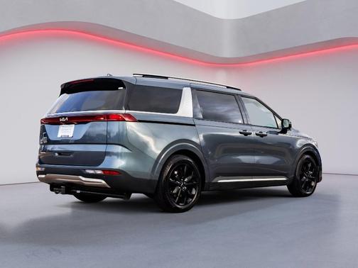 2023 Kia Carnival SX