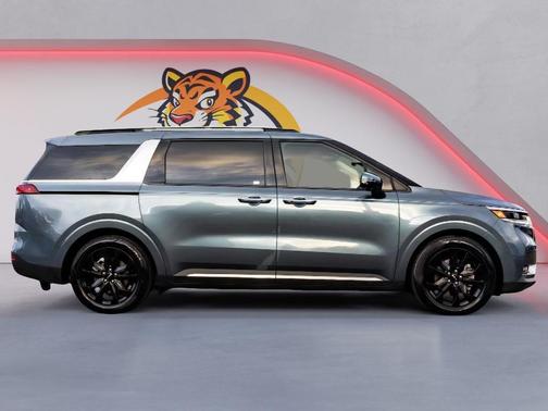 2023 Kia Carnival SX