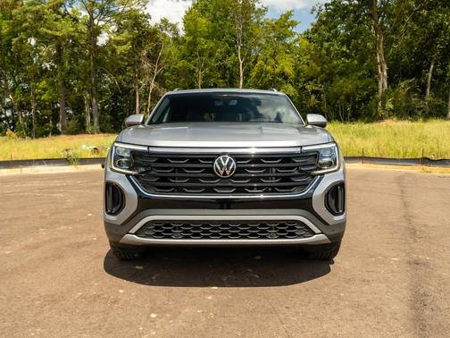Pure Gray 2026 Volkswagen Atlas Cross Sport 2.0T SE w/Technology 4MOTION