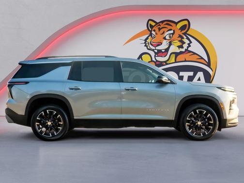 Sterling Gray Metallic 2026 Chevrolet Traverse LT