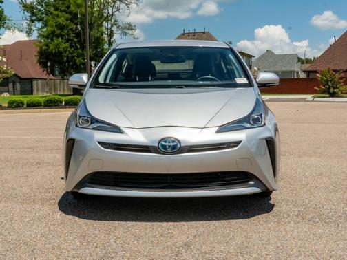 Classic Silver Metallic 2021 Toyota Prius XLE