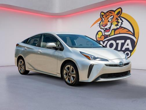 Classic Silver Metallic 2021 Toyota Prius XLE