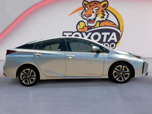 Classic Silver Metallic 2021 Toyota Prius XLE