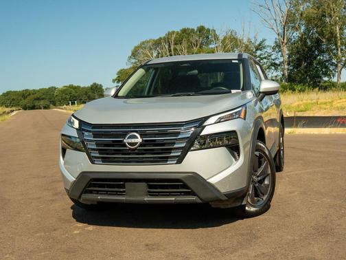 Brilliant Silver Metallic 2025 Nissan Rogue SV