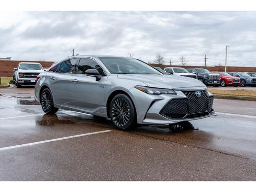 2020 Toyota Avalon Hybrid XSE