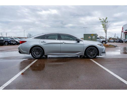 2020 Toyota Avalon Hybrid XSE