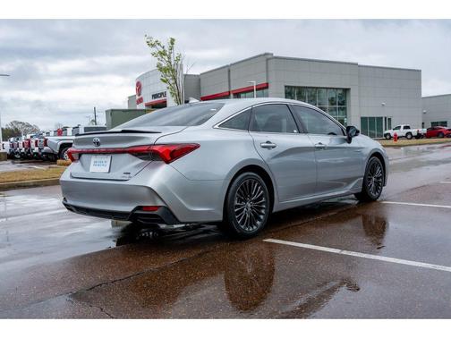 2020 Toyota Avalon Hybrid XSE
