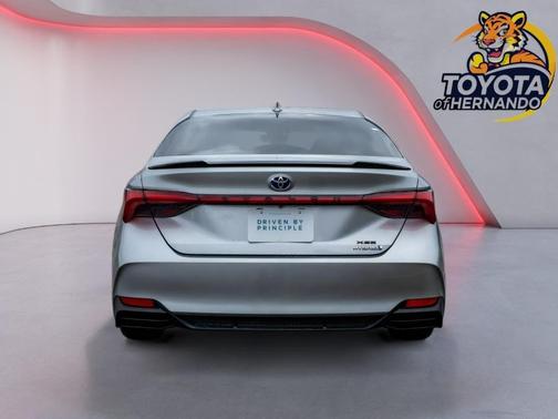 2020 Toyota Avalon Hybrid XSE