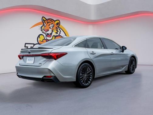 2020 Toyota Avalon Hybrid XSE
