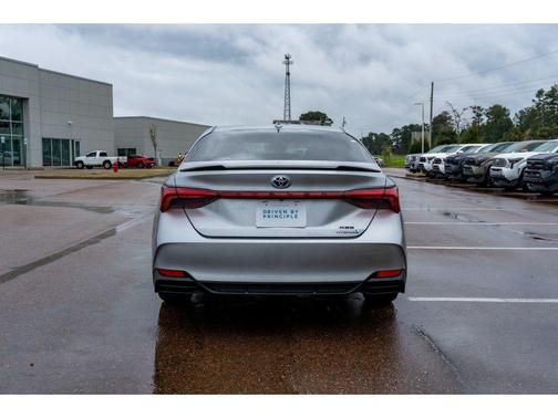 2020 Toyota Avalon Hybrid XSE