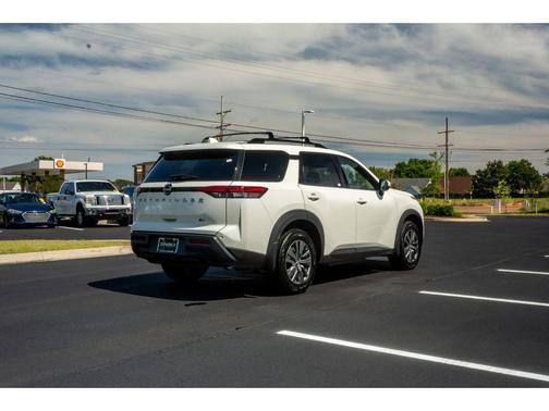 Pearl White Tricoat 2022 Nissan Pathfinder SV 2WD