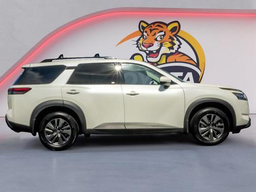 Pearl White Tricoat 2022 Nissan Pathfinder SV 2WD