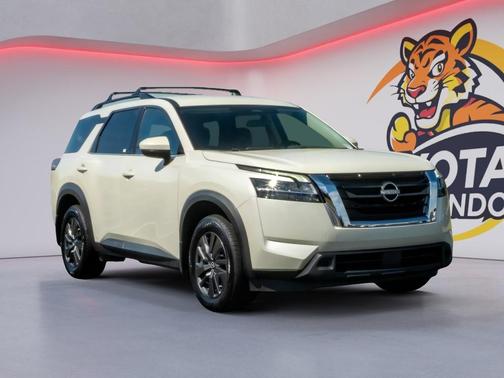 Pearl White Tricoat 2022 Nissan Pathfinder SV 2WD